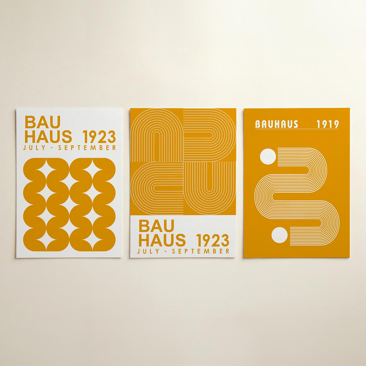 Vorm en kleur posterset – detailweergave – deze posterset in drie delen toont een levendig spel van oranje halve cirkels die