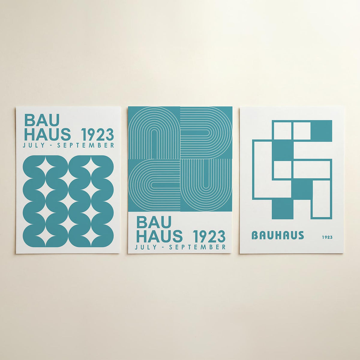 Vorm en ritme posterset – detailweergave – deze posterset in drie delen toont een speelse herhaling van blauwe halve cirkels