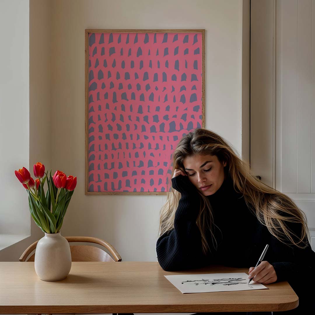 Vrolijke Roze Abstracte Kunstposter – staande muurposter voor een modern interieur