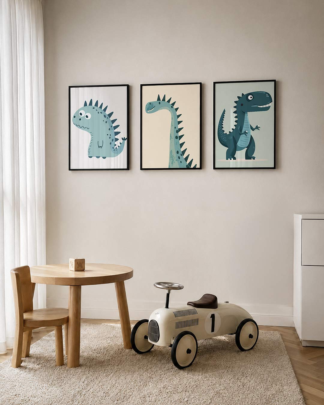 Speelse dino posterset – tweede productweergave – een schattige dinosaurus met grote ogen en stekels