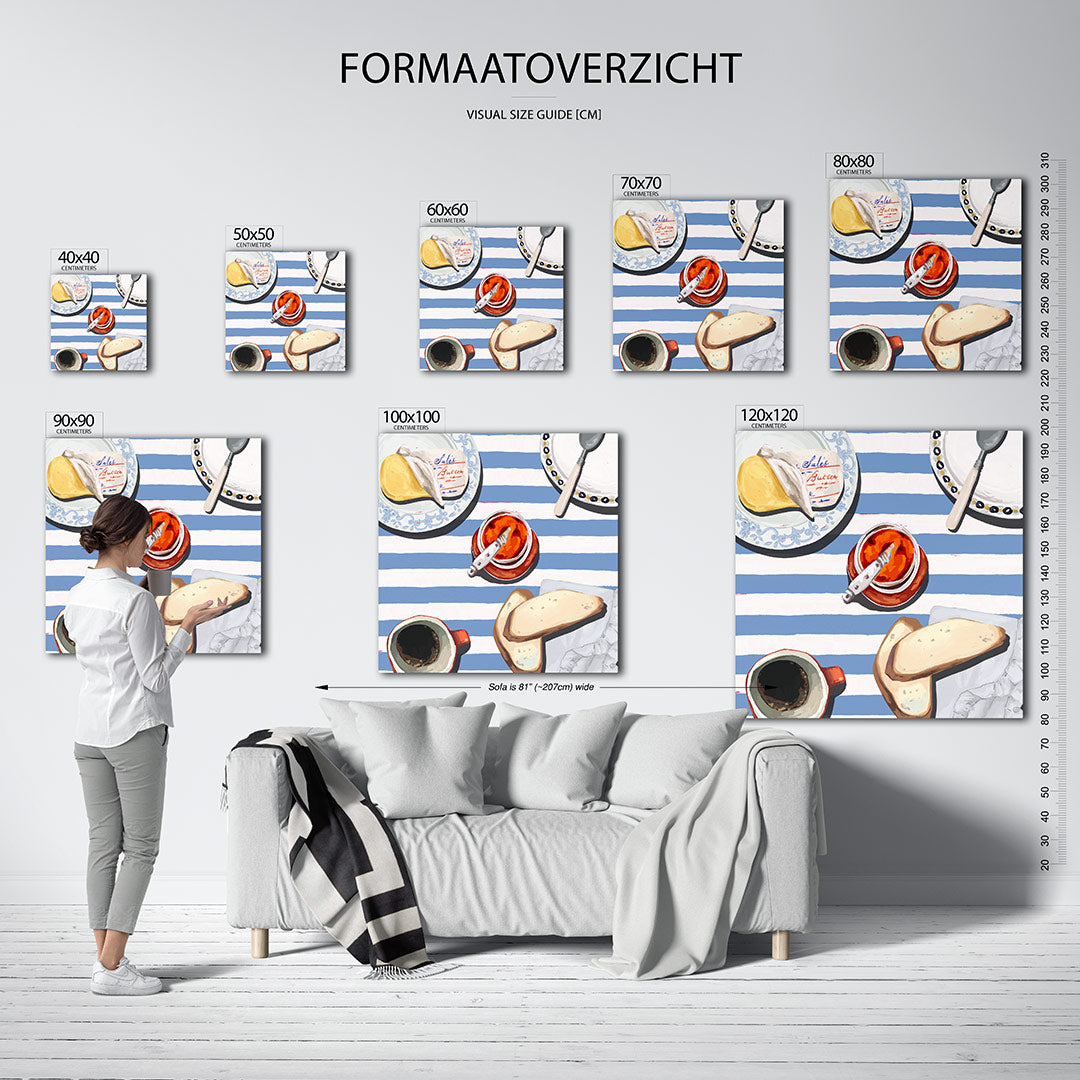 Ontbijt compositie kunstwerk – sfeerbeeld – dit werk toont een tafel met gestreept tafelkleed, boter, jam, brood en een kop
