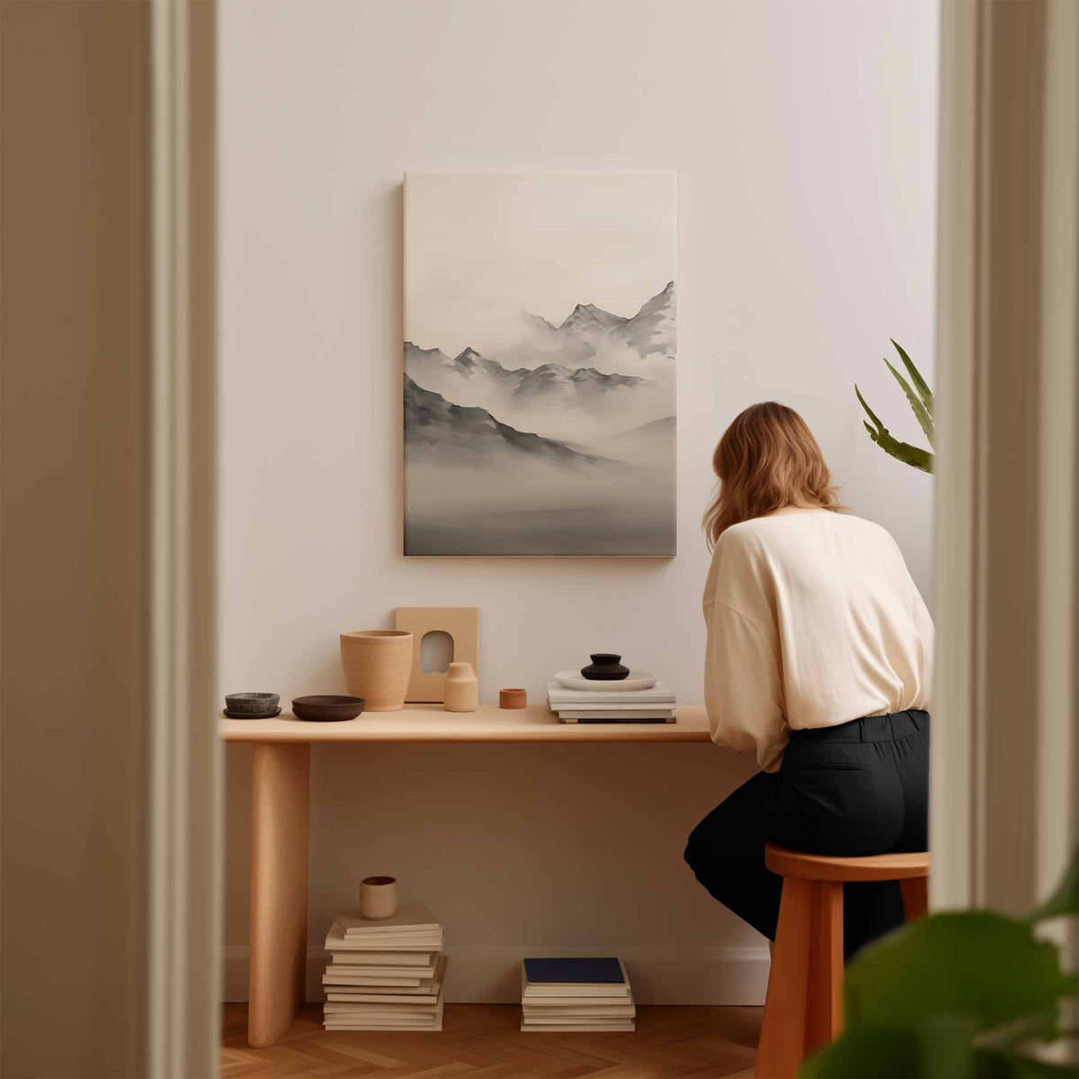 Sereen Berglandschap in Mist – kunstwerk met zwarte baklijst