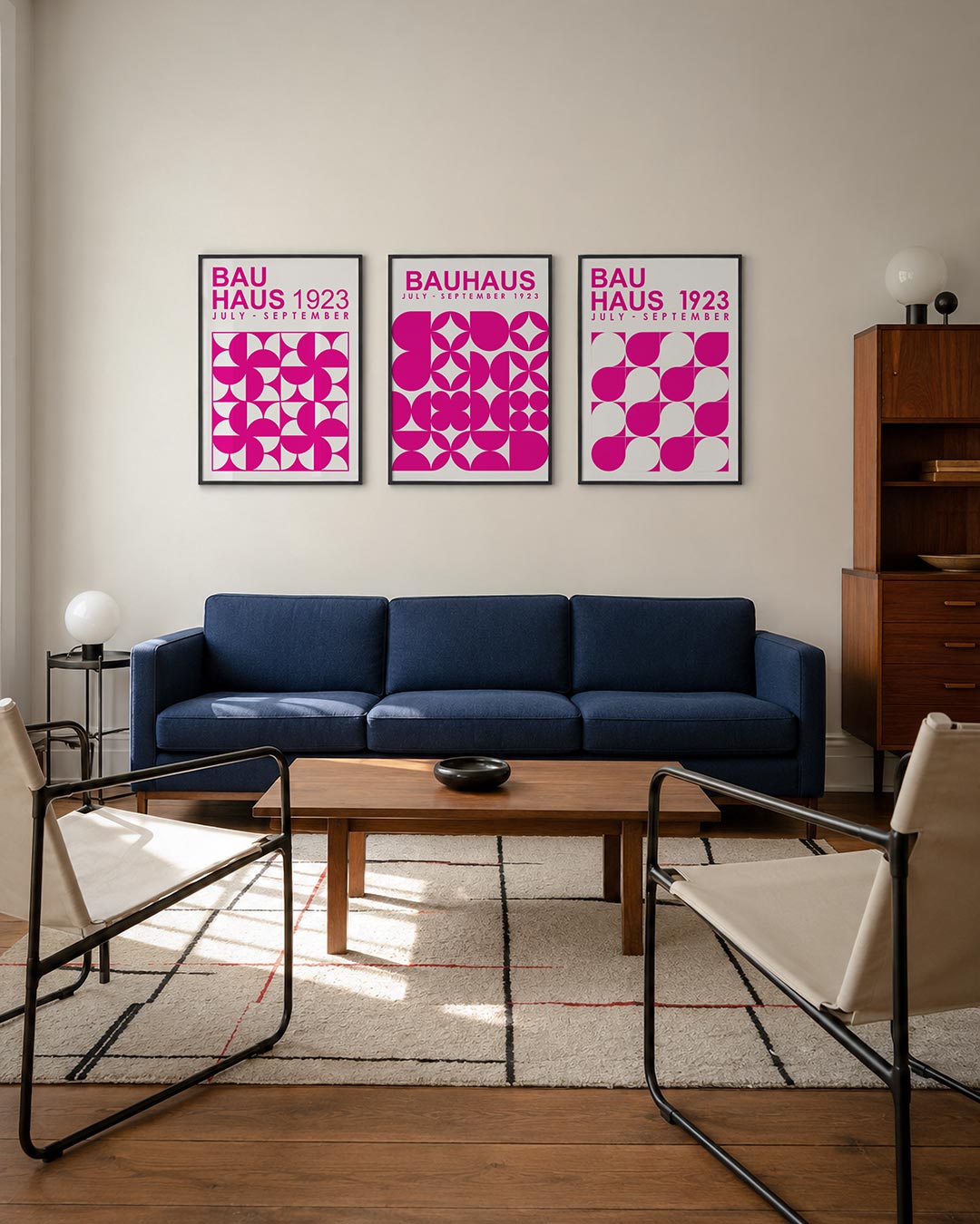 Vorm en kleur posterset – derde productweergave – deze posterset in drie delen toont een levendig spel van roze en wit.