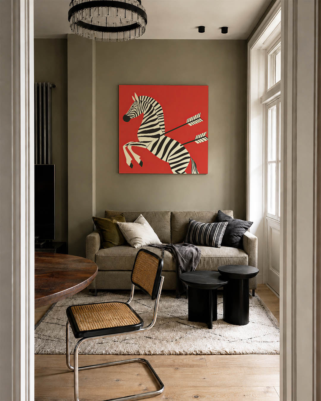 Gestreepte zebra illustratie kunstwerk – tweede productweergave – dit toont een zebra met zwarte en witte strepen op een rode