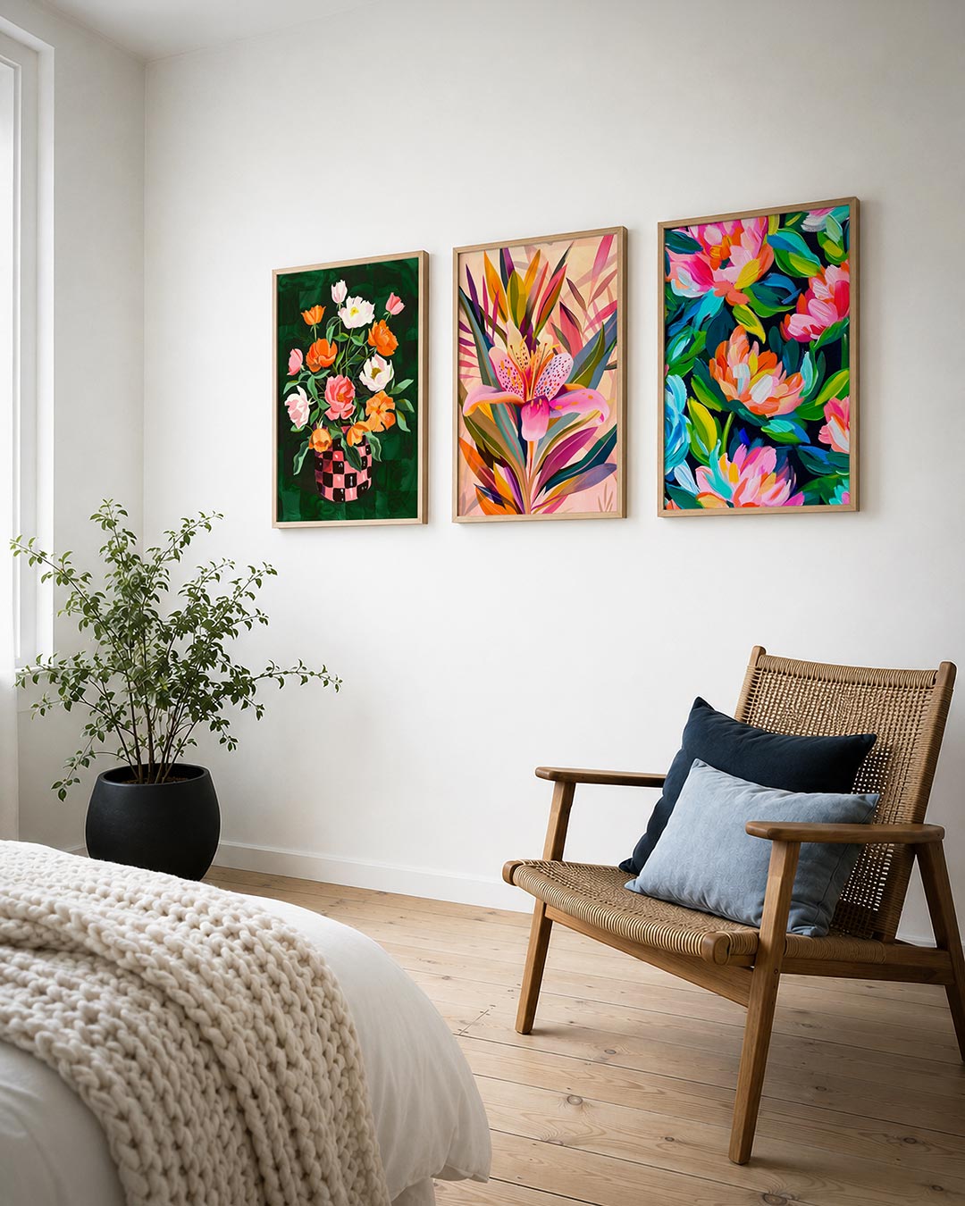 Bloemenpracht in vaas posterset – derde productweergave – een levendige bloemencompositie met oranje en roze bloemen