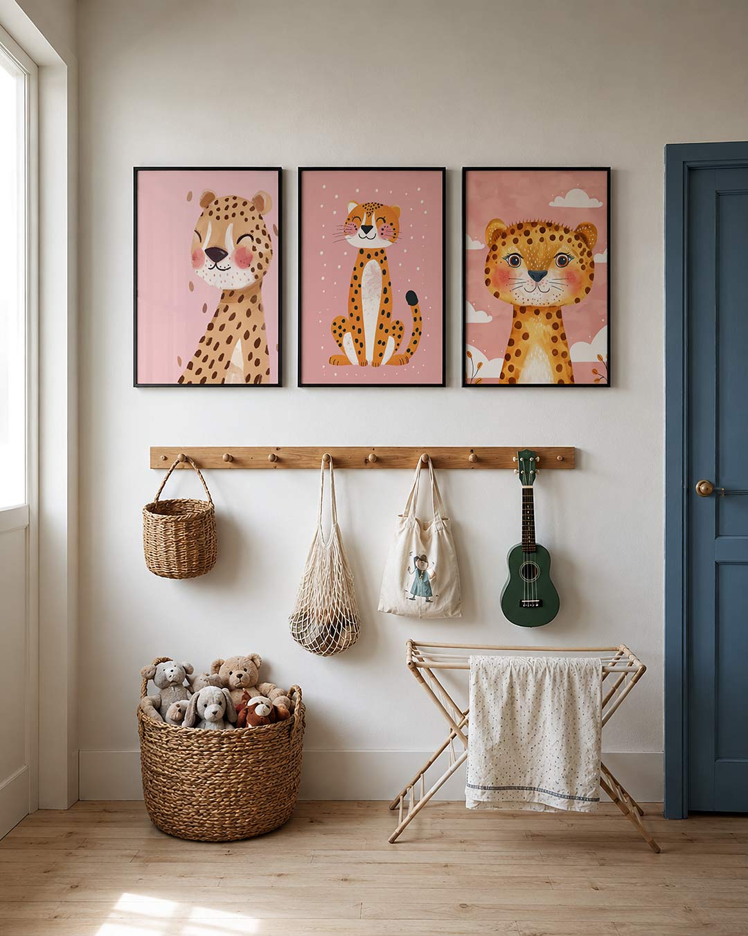 Vrolijke dierenportret posterset – detailweergave – een schattige luipaard met grote ogen en roze blosjes op