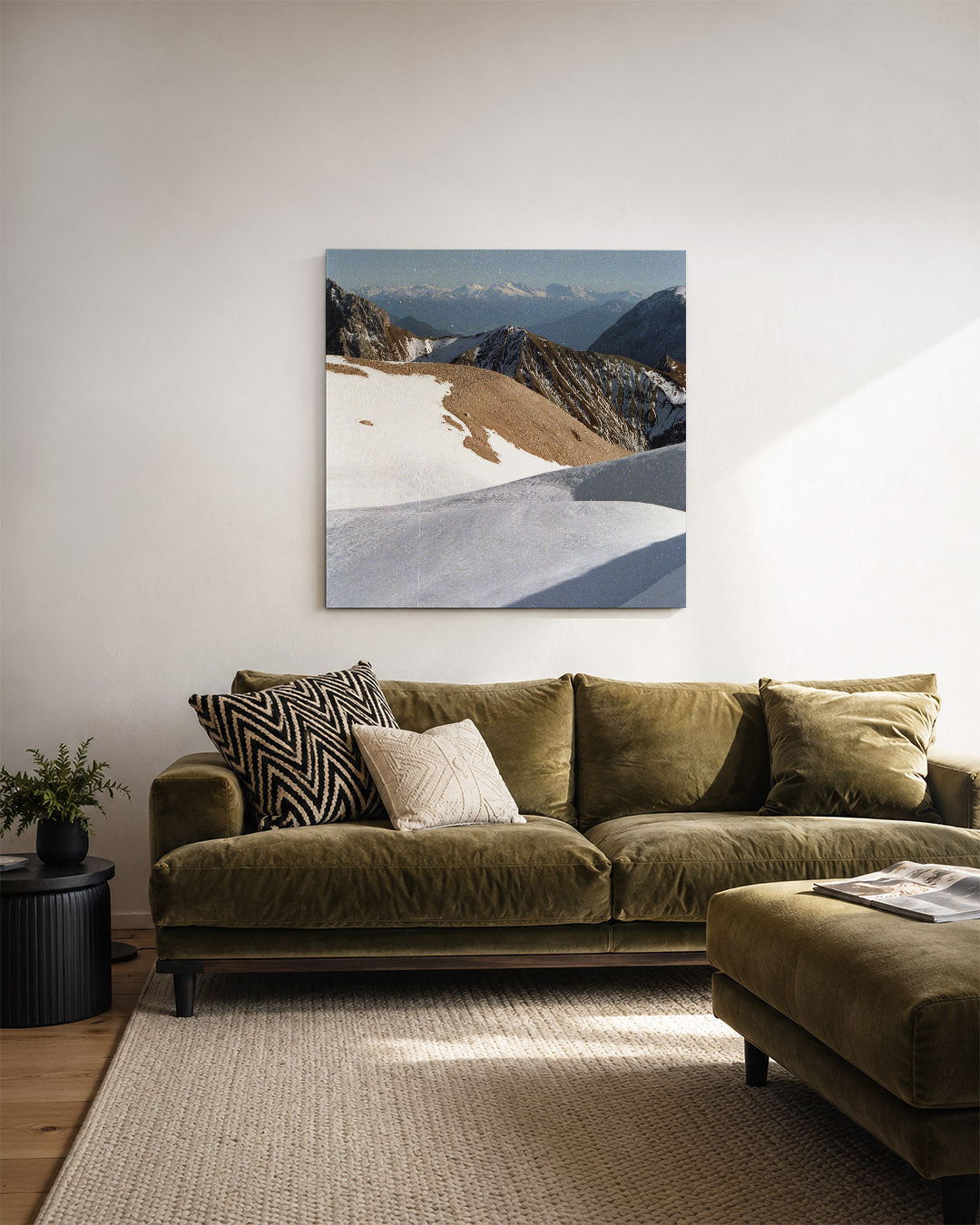 Berglandschap met sneeuw kunstwerk – derde productweergave – deze kunstwerk toont een berglandschap met besneeuwde toppen en