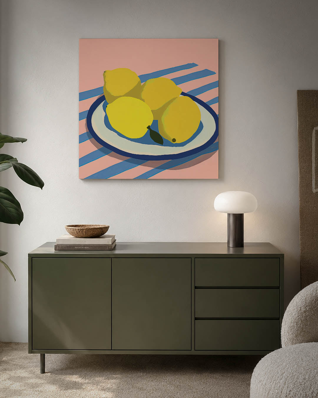 Citroenen op streepjes kunstwerk – detailweergave – dit werk toont een bord met felgele citroenen op een roze achtergrond met