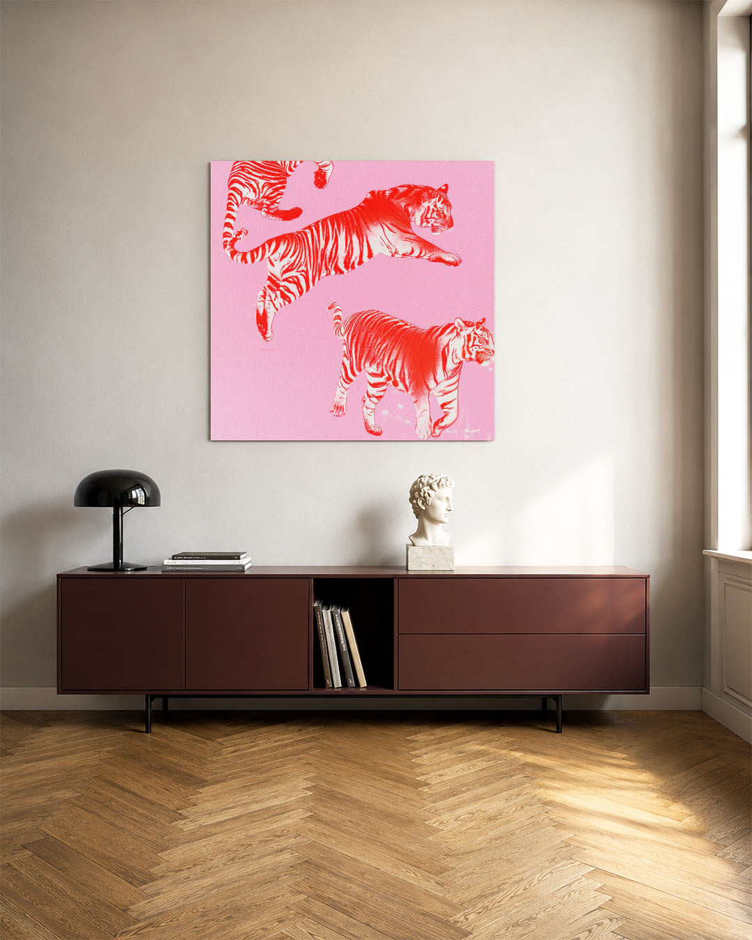Dynamische tijgers kunstwerk – tweede productweergave – dit kunstwerk toont levendige tijgers in beweging tegen een roze