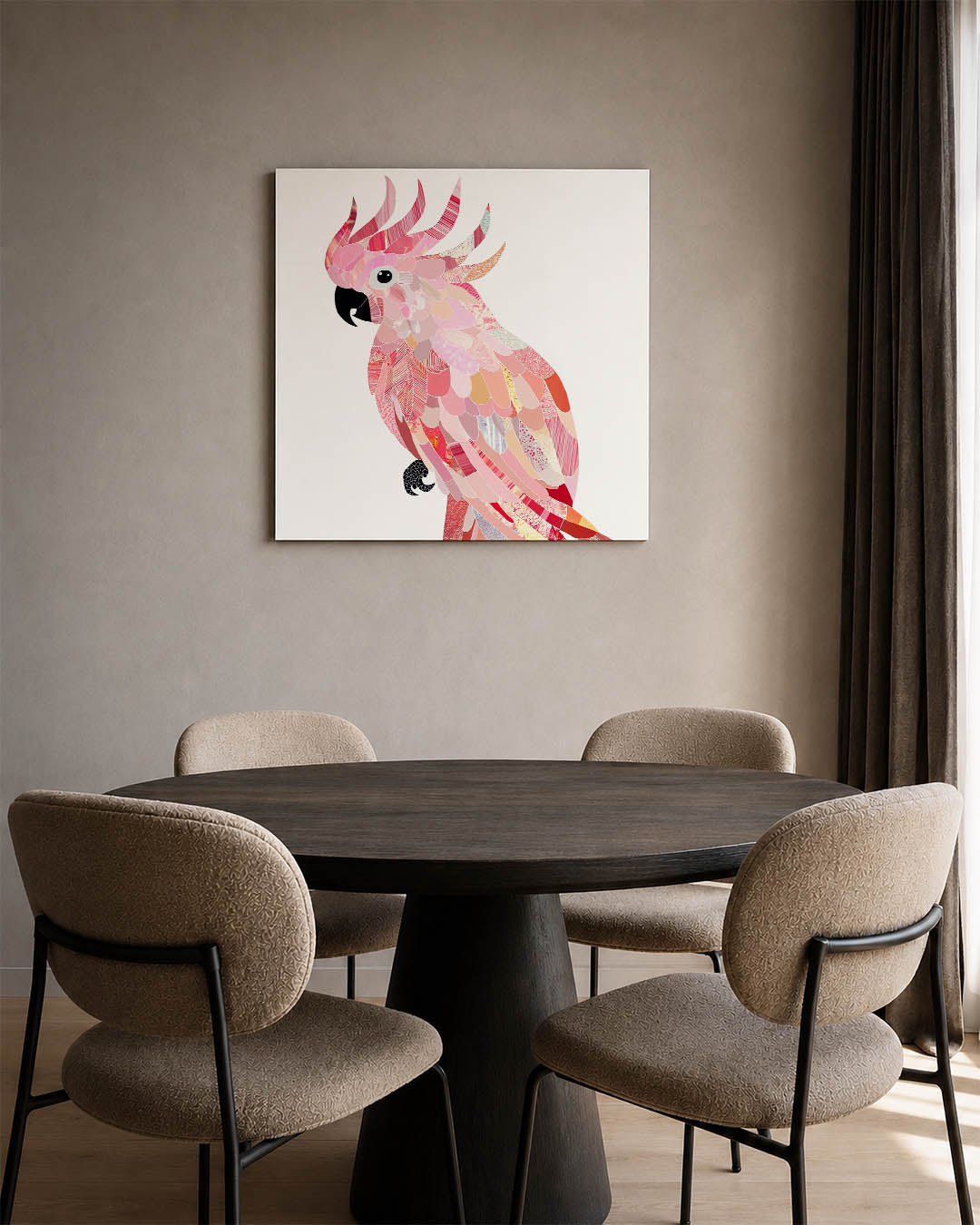 Vrolijke vogel collage kunstwerk – derde productweergave – dit werk toont een kleurrijke vogel opgebouwd uit diverse roze en