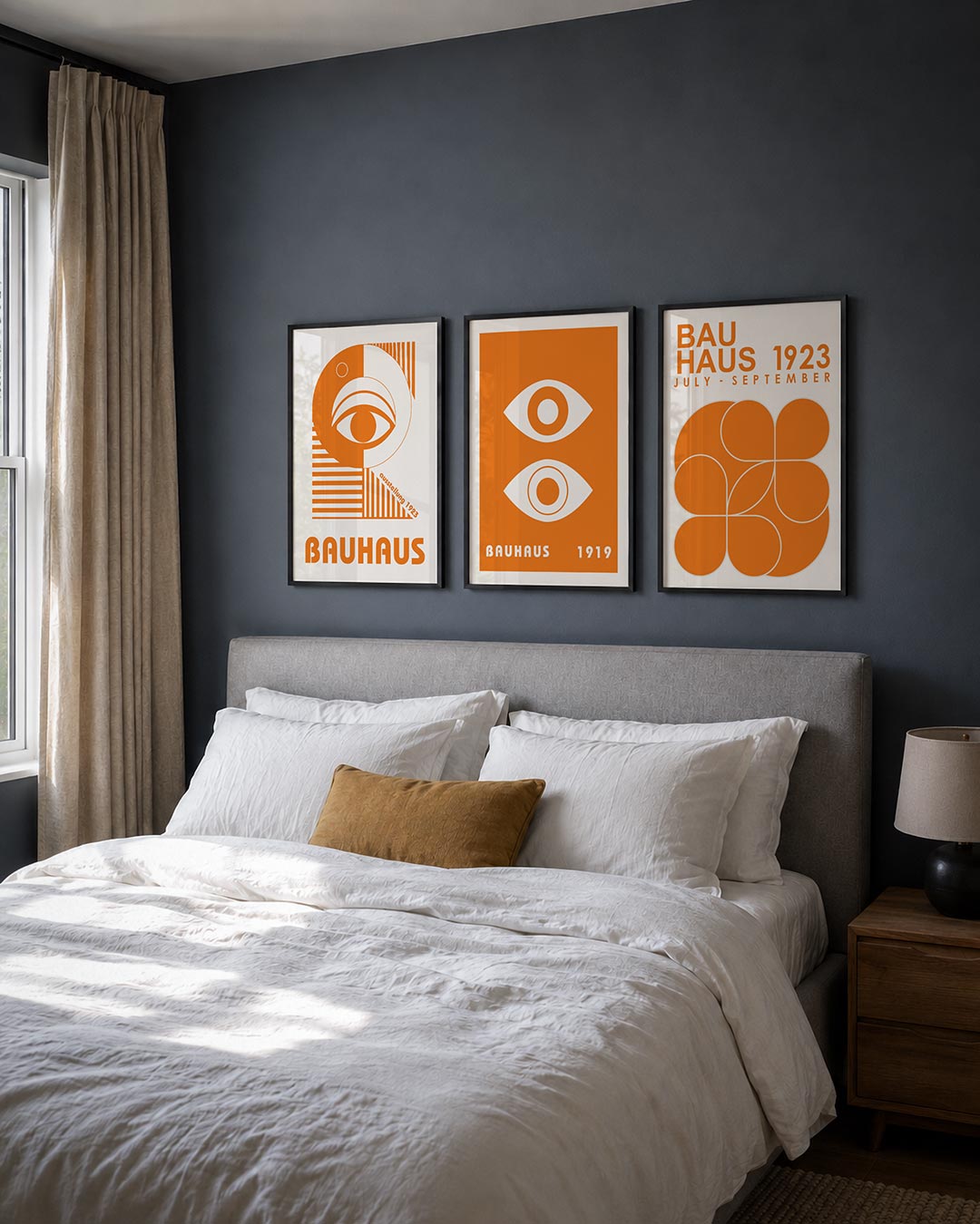 Oog en lijnen posterset – derde productweergave – een oranje cirkel met een gestileerd oog, omgeven door rechte en diagonale