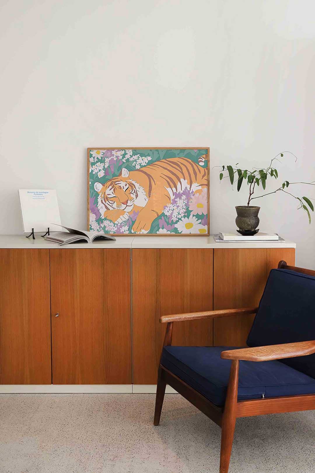 Slapende tijger – liggende dieren wanddecoratie van WallArtistic