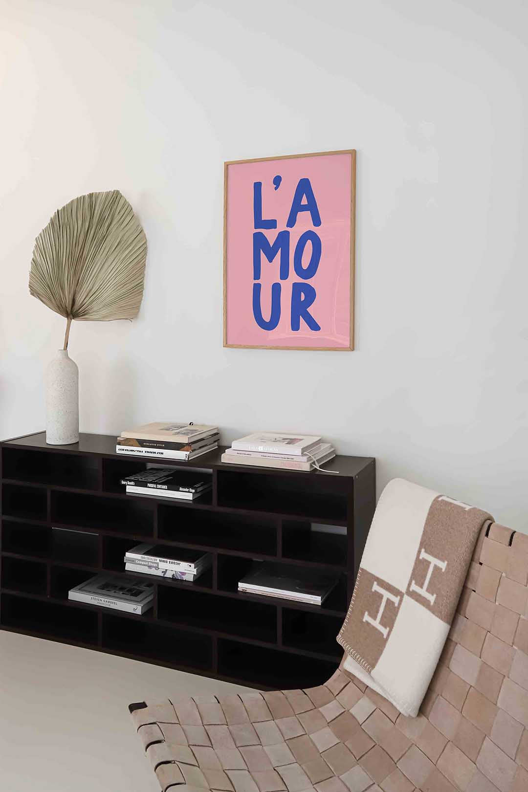 L'amour tekst – staande kleurrijke abstracte wanddecoratie van WallArtistic