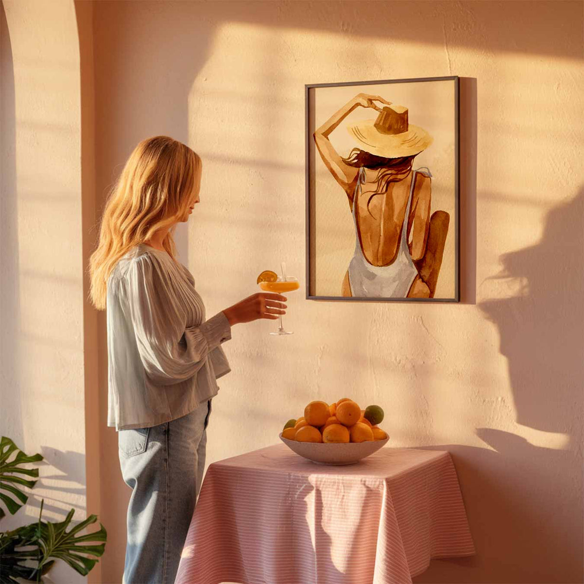 Vrouw met Strohoed – zeedierenposter als moderne staande wanddecoratie