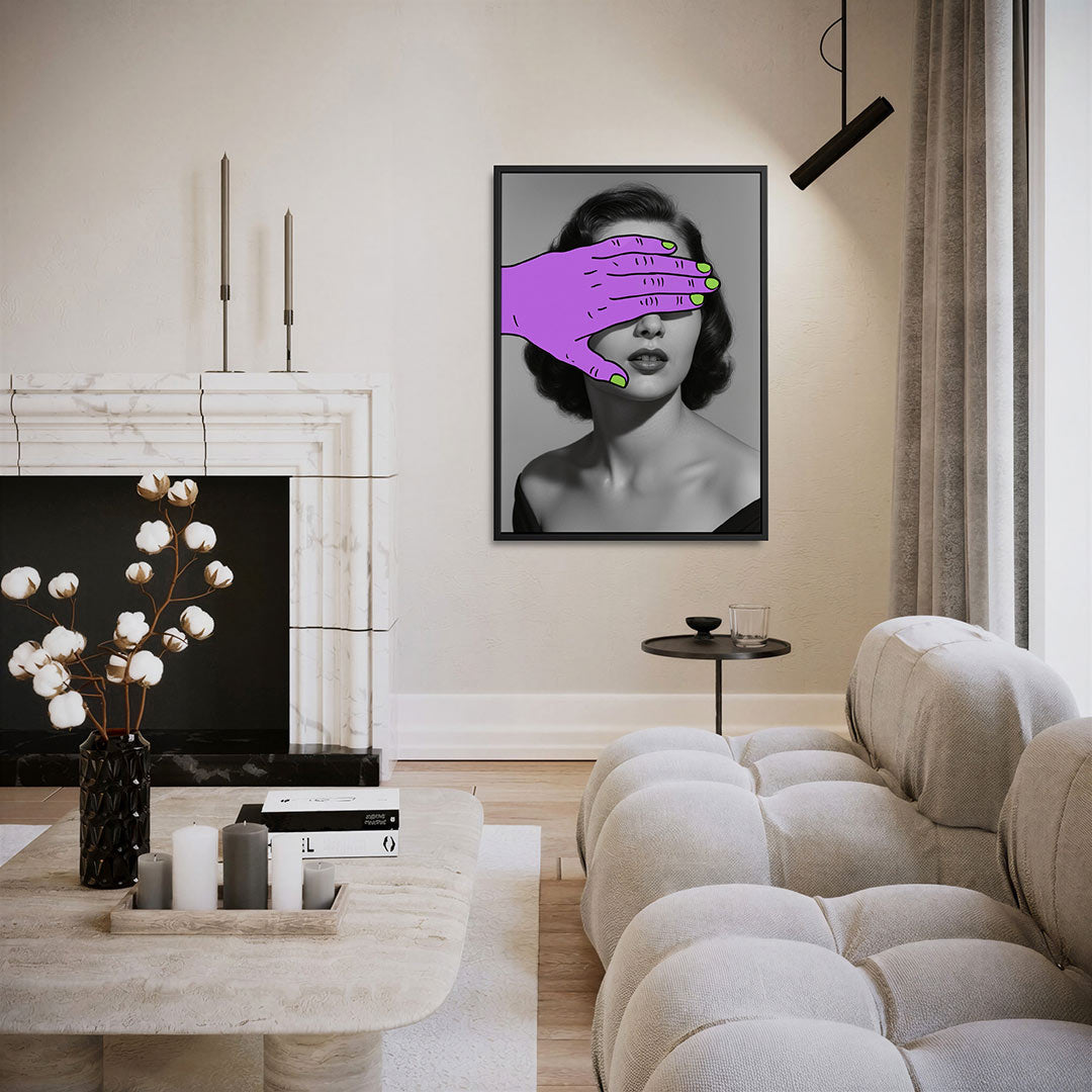 Vrouw met paarse hand – moderne staande wandkunst