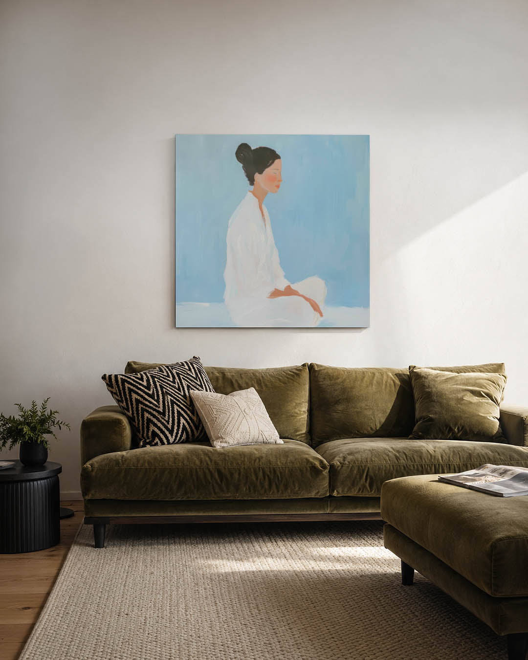 Serene meditatie kunstwerk – derde productweergave – dit kunstwerk toont een zittende figuur in een rustige pose tegen een