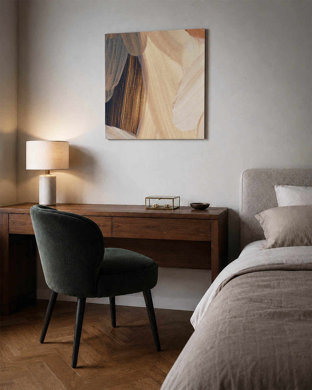 Organische borstels kunstwerk – materiaalweergave – dit werk toont vloeiende penseelstreken in beige, blauw en bruin. De
