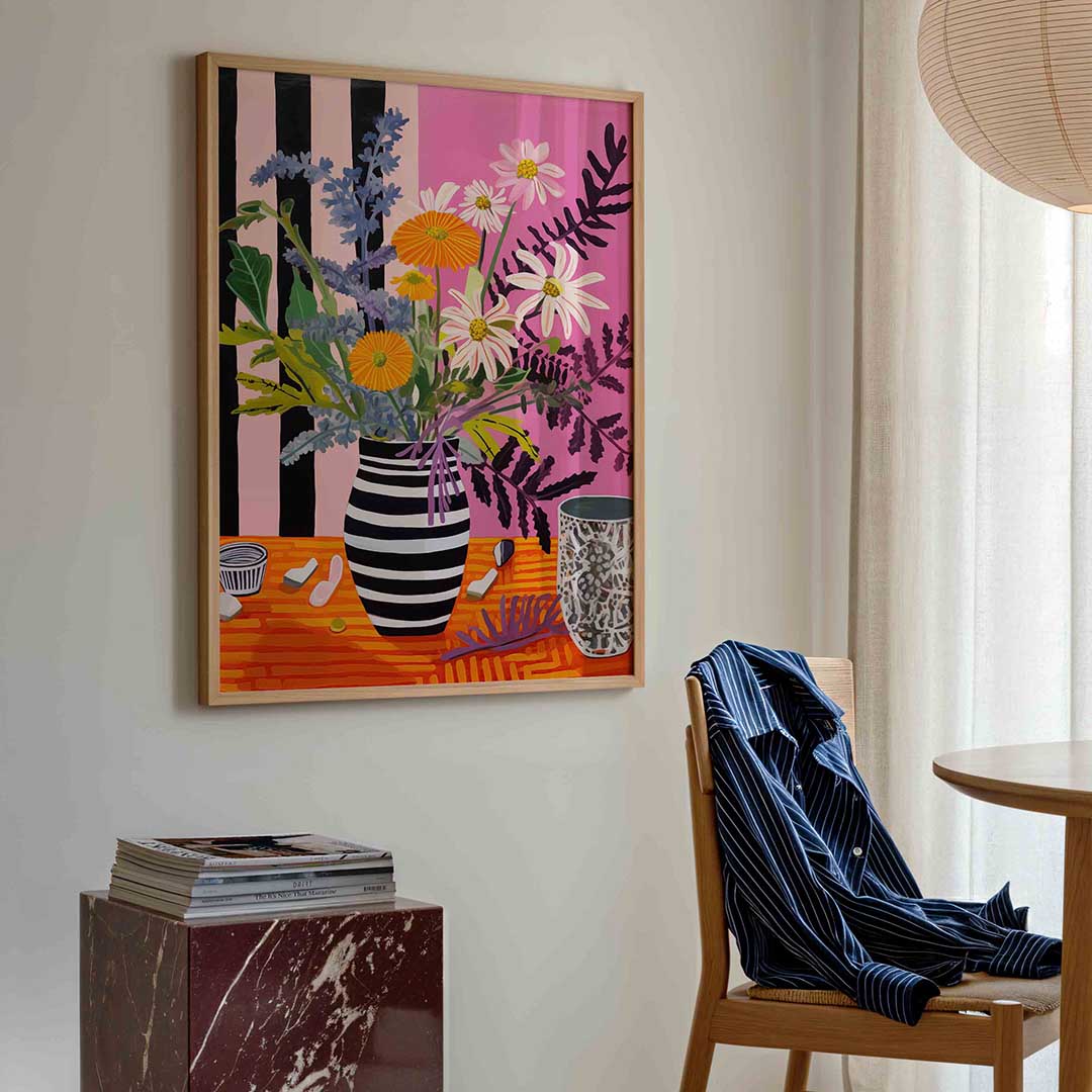 Bloemen in gestreepte vaas – bloemen poster in staand formaat