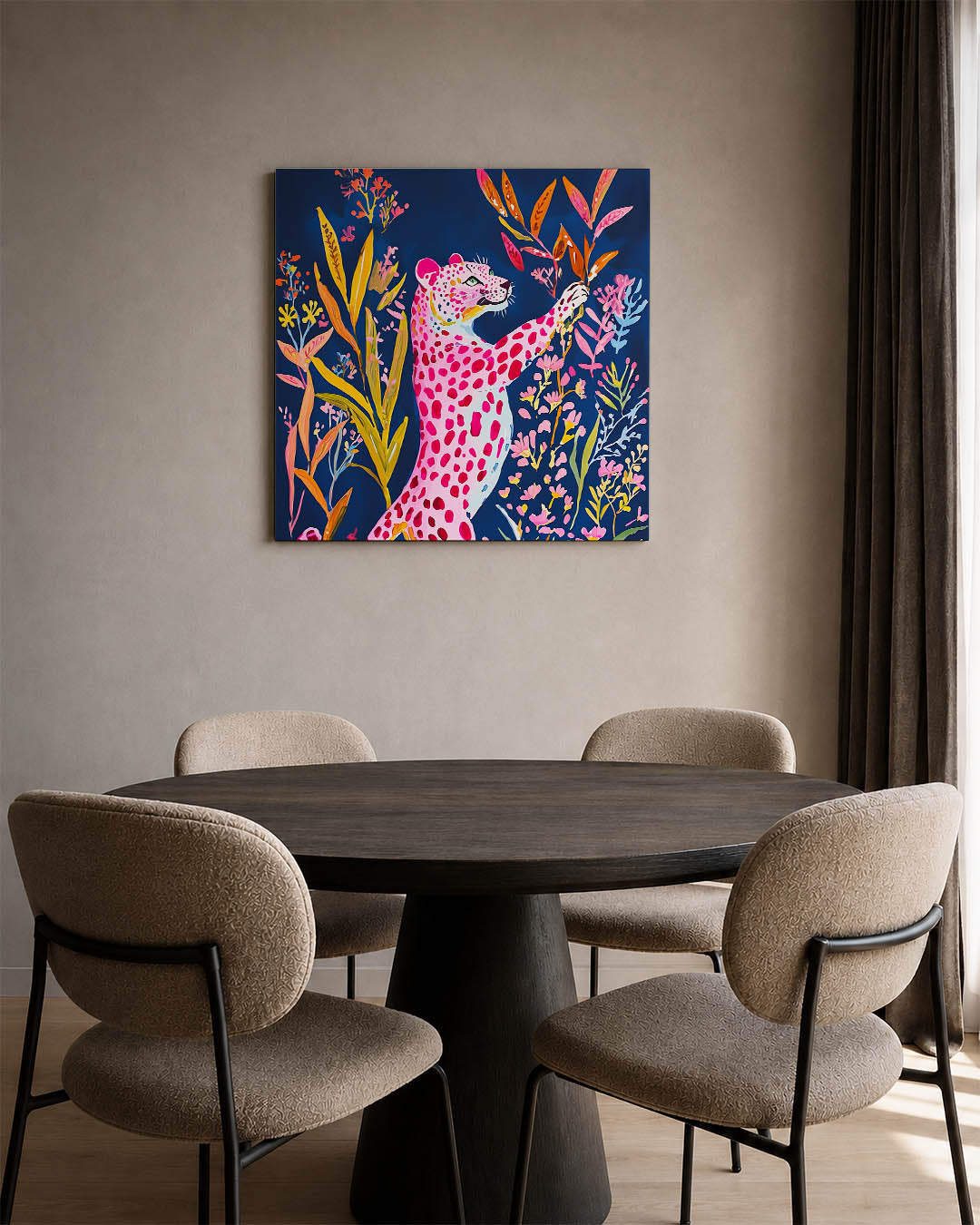 Vrolijke luipaard kunstwerk – derde productweergave – dit kunstwerk toont een levendige luipaard omringd door kleurrijke