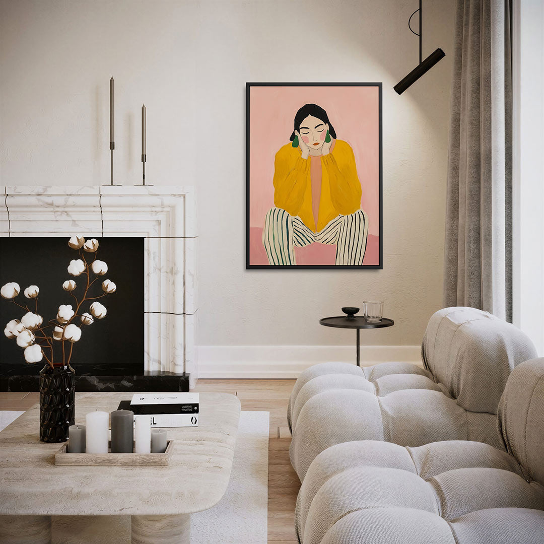 Vrouw in gele trui – moderne staande wandkunst