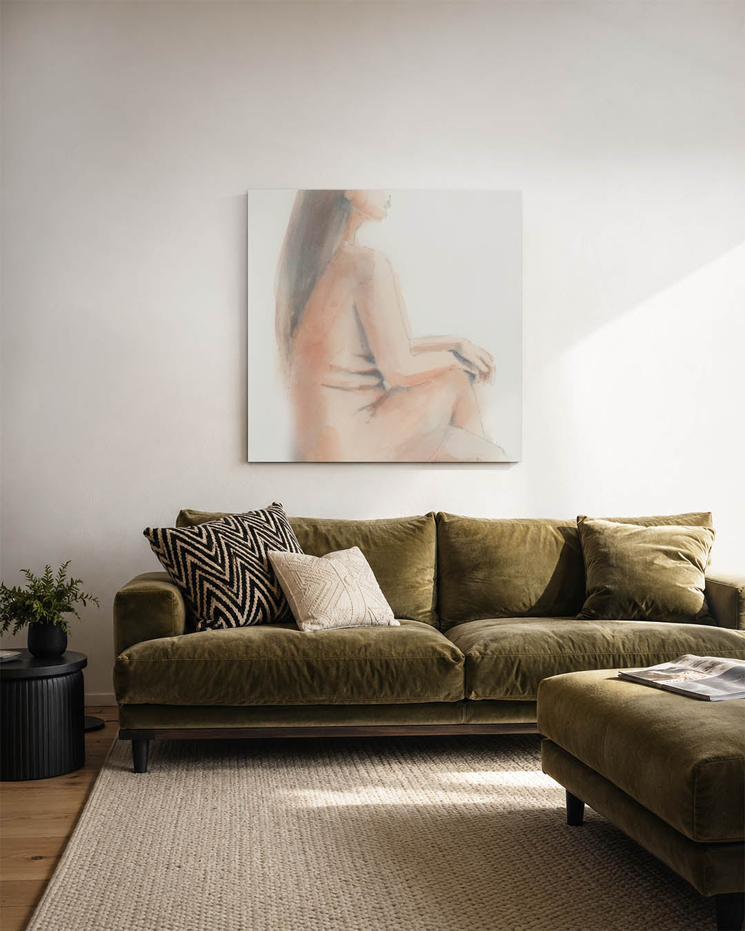Zittende vrouw kunstwerk – derde productweergave – dit kunstwerk toont een zittende vrouw in zachte tinten. De vloeiende