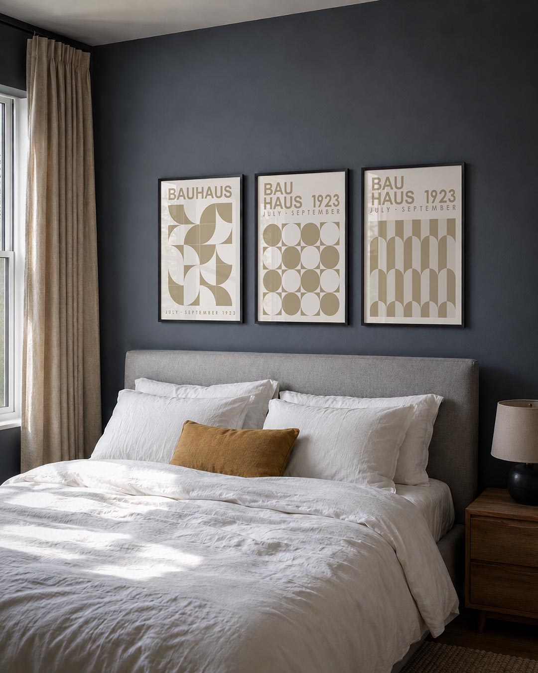 Vorm en balans posterset – derde productweergave – deze posterset in drie delen toont een harmonie van beige en wit. Halve