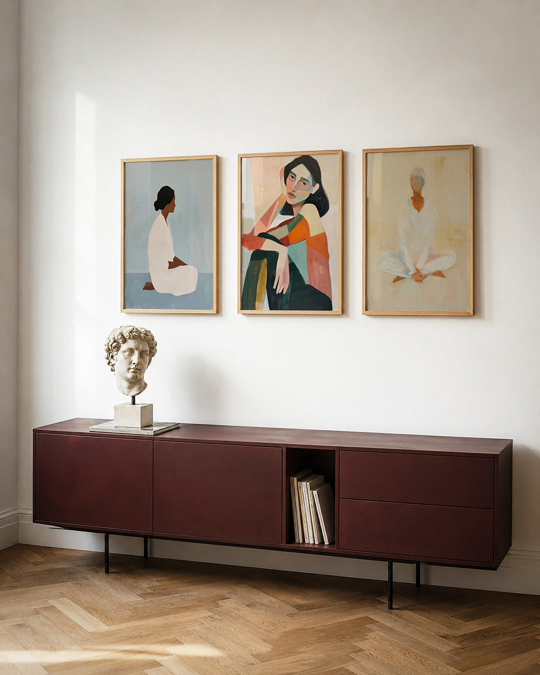 Zachte silhouet posterset – tweede productweergave – een zittende figuur in een witte outfit tegen een