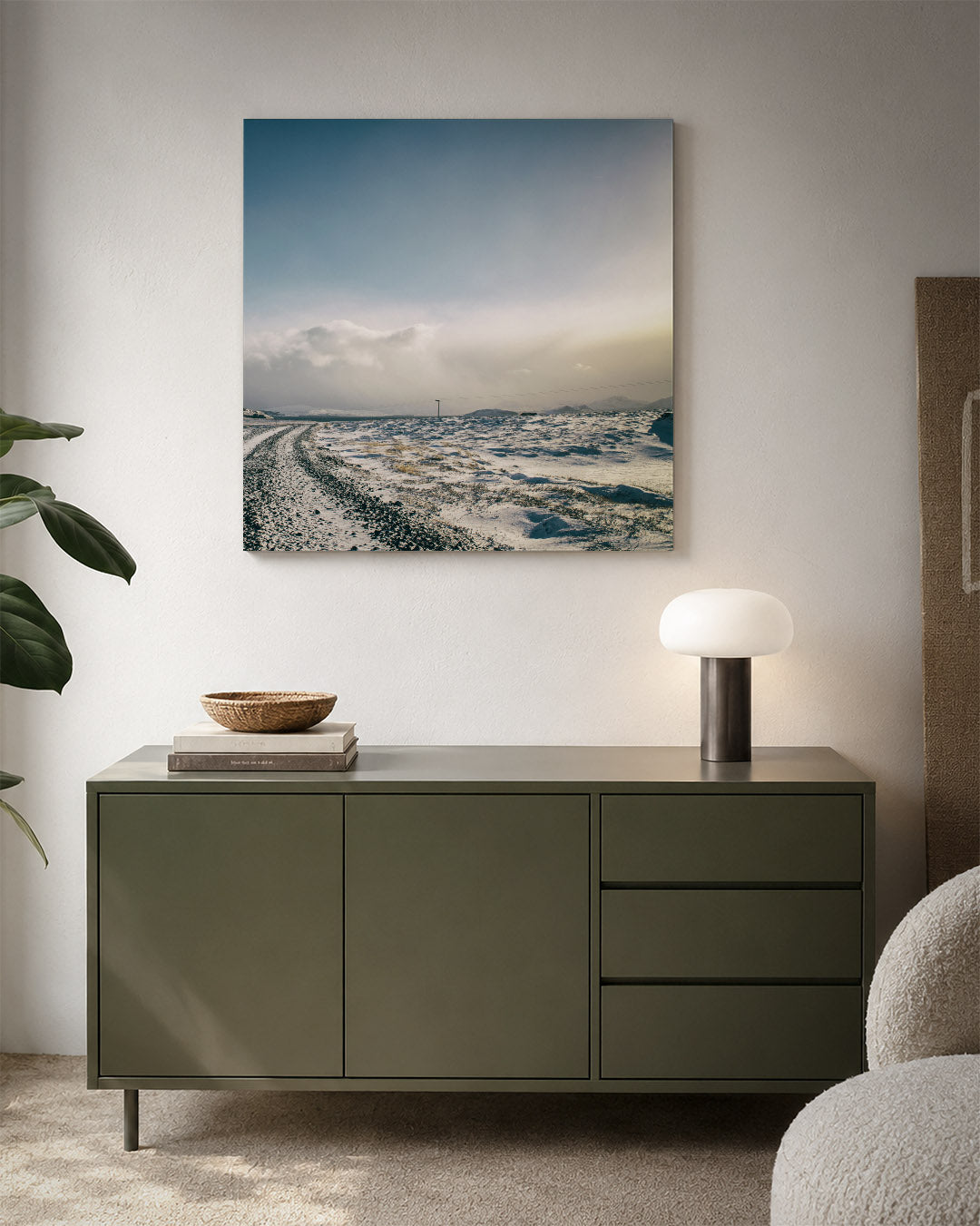 Winterlandschap met weg kunstwerk – detailweergave – een uitgestrekt winterlandschap met een kronkelende weg. De lucht is