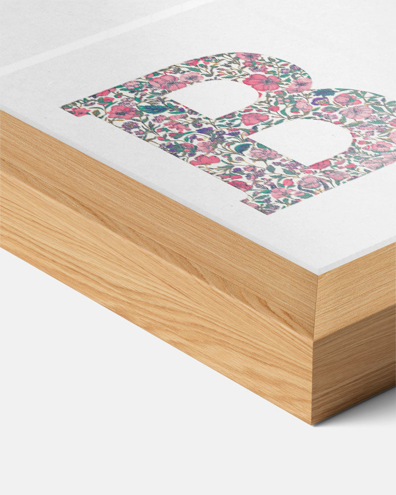 Bloemige Letter B – kids poster als vrolijke staande wanddecoratie