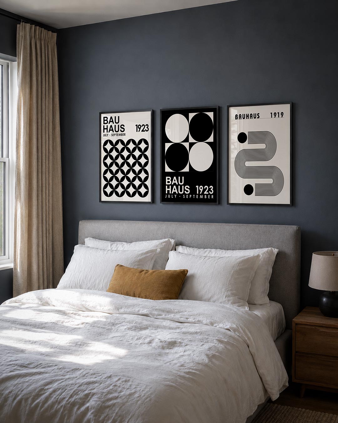 Abstract posterset – derde productweergave – een abstracte posterset met donkere tinten en een rustige visuele opbouw.