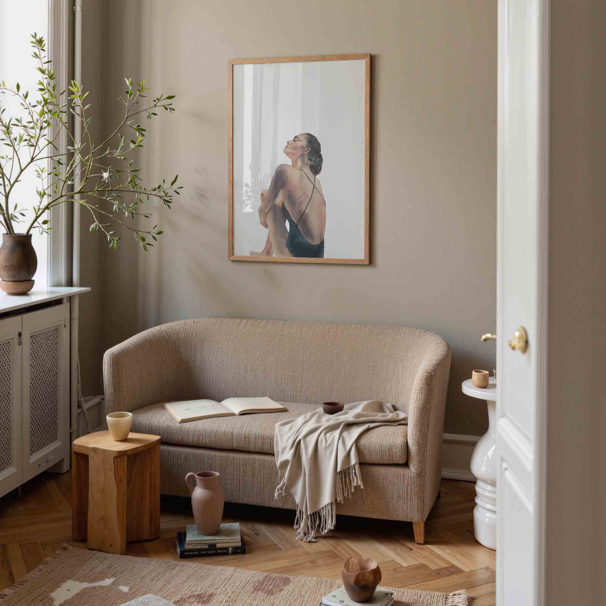 Zittende vrouw – vrouwelijke poster in staand formaat