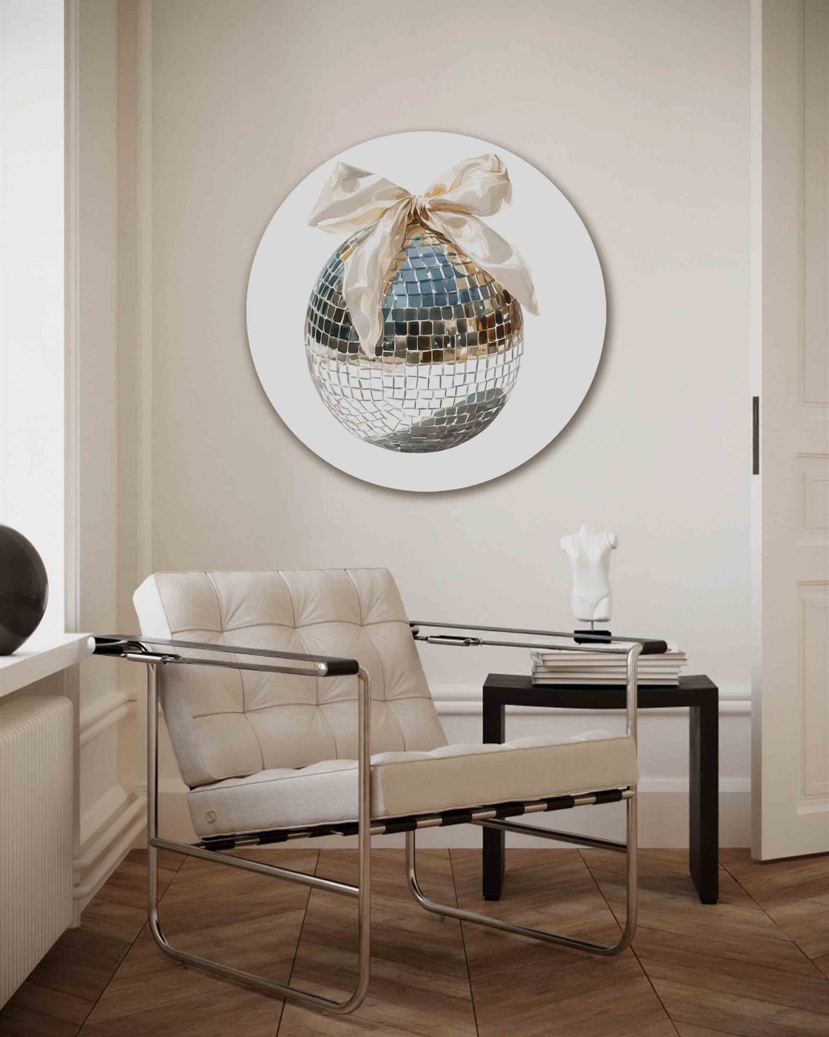 Spiegelbol met strik – kleurrijke muurcirkel als ronde wanddecoratie