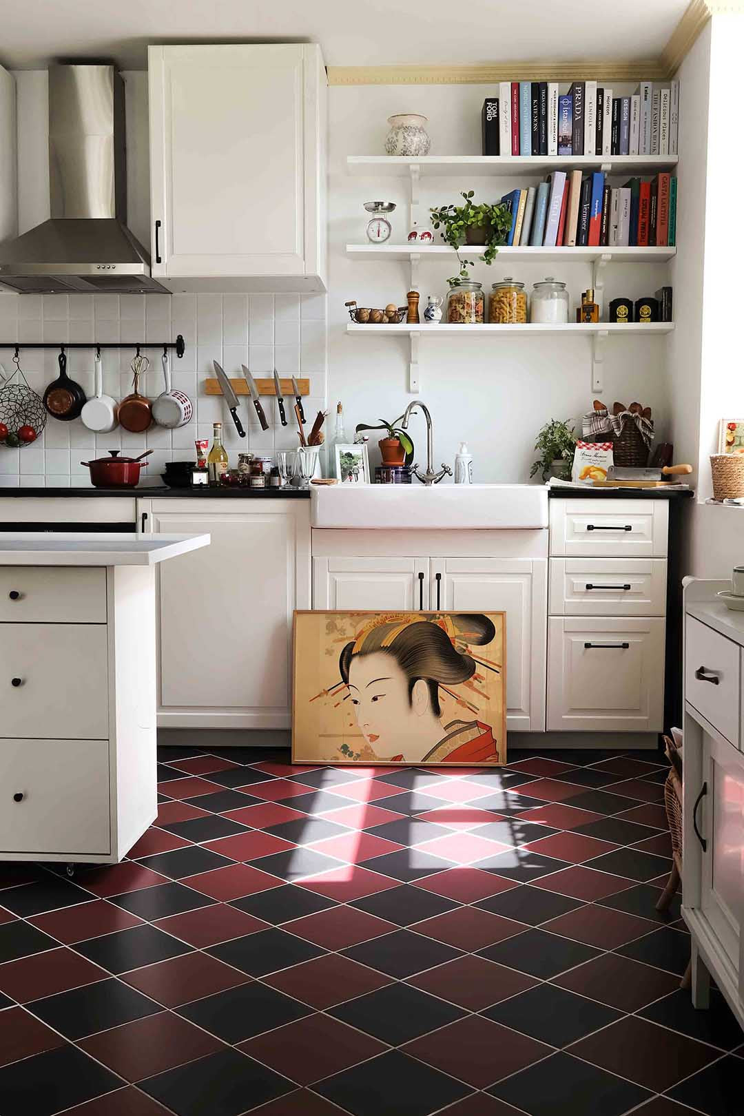 Vrouwelijk portret – liggende keuken wanddecoratie van WallArtistic