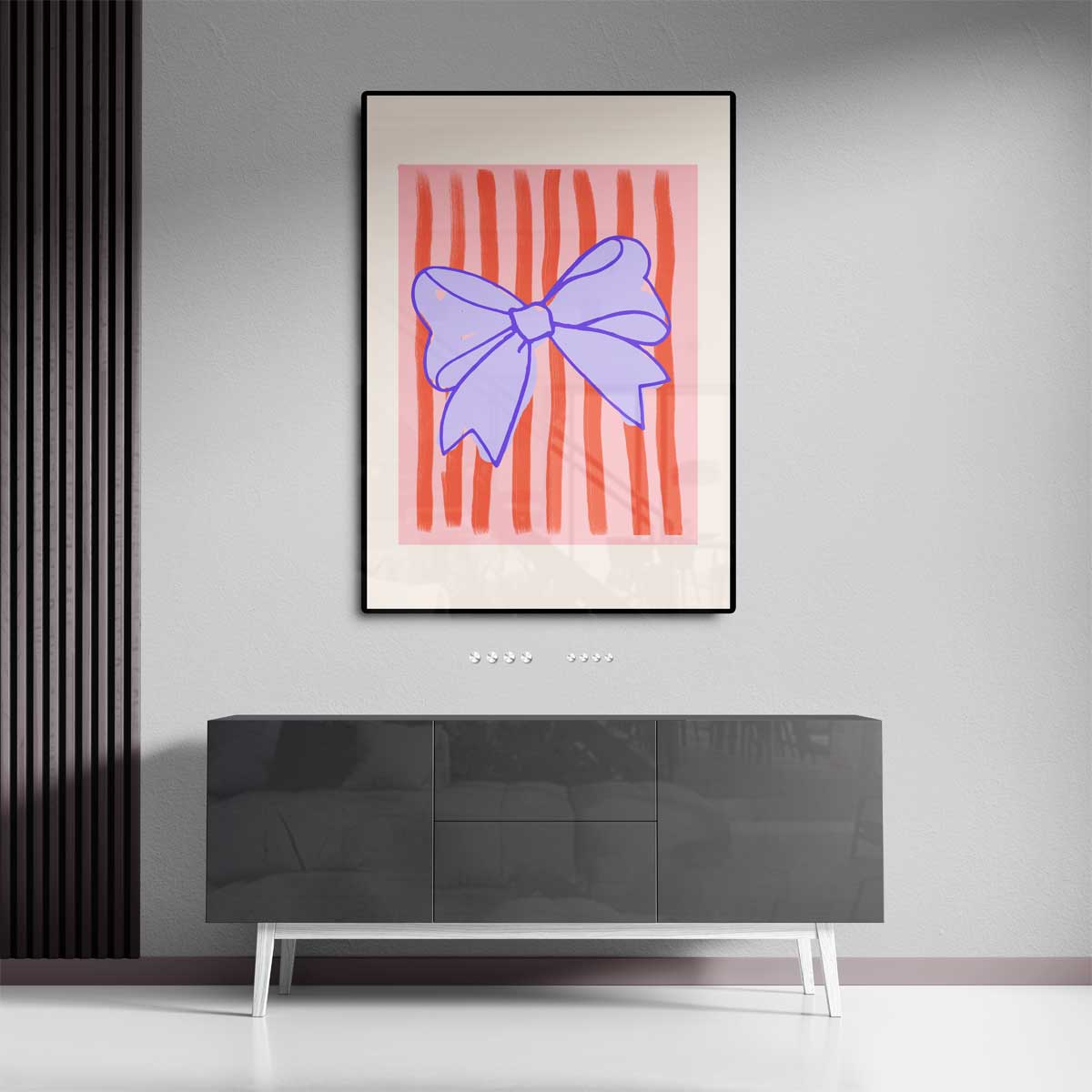 Vrolijke Strik met Strepen – staande wandkunst voor woonkamer of interieur