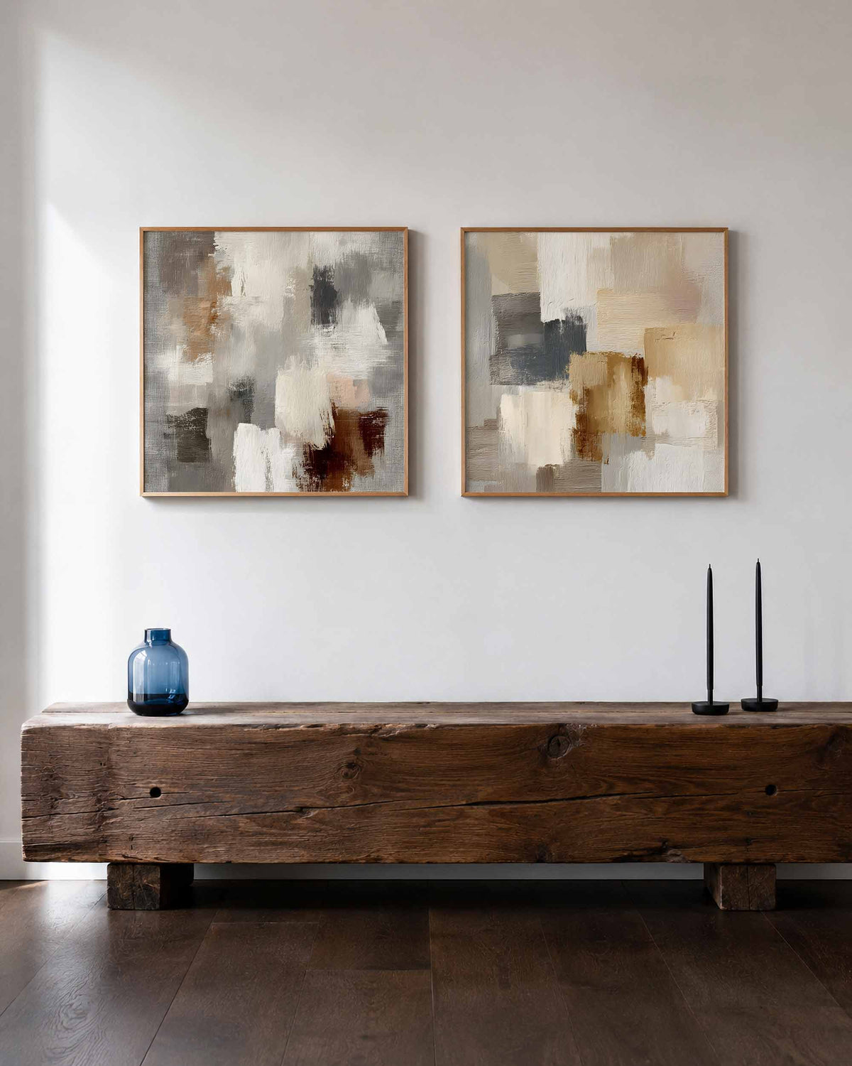 Interieurpresentatie van een tweedelige vierkante posterset met textuurvlakken abstract