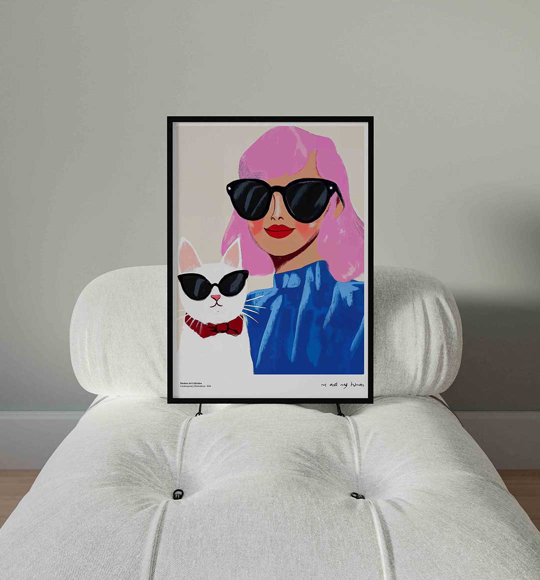Vrouw en kat met zonnebrillen – staande Pop Art wanddecoratie van WallArtistic