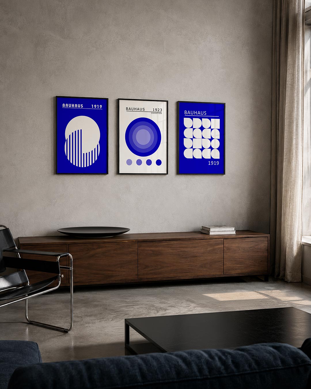 Cirkel en strepen posterset – tweede productweergave – een grote witte cirkel met verticale blauwe strepen tegen een