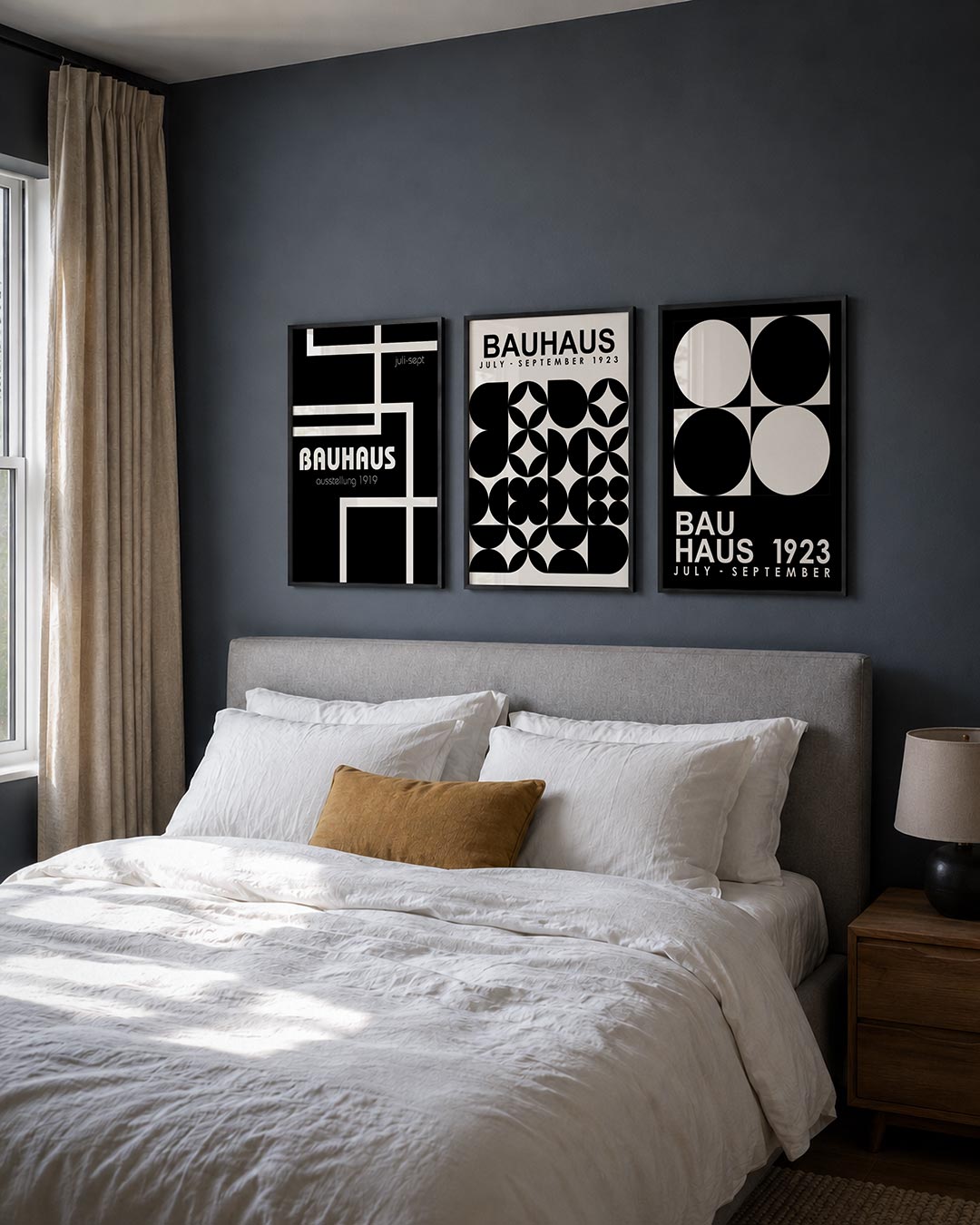 Abstract posterset – derde productweergave – een abstracte posterset met donkere tinten en een rustige visuele opbouw.