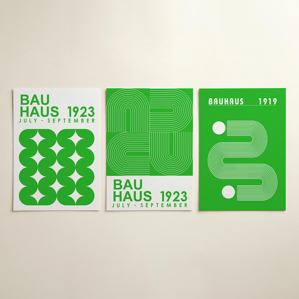 Groene vormritme driedelige posterset in interieur