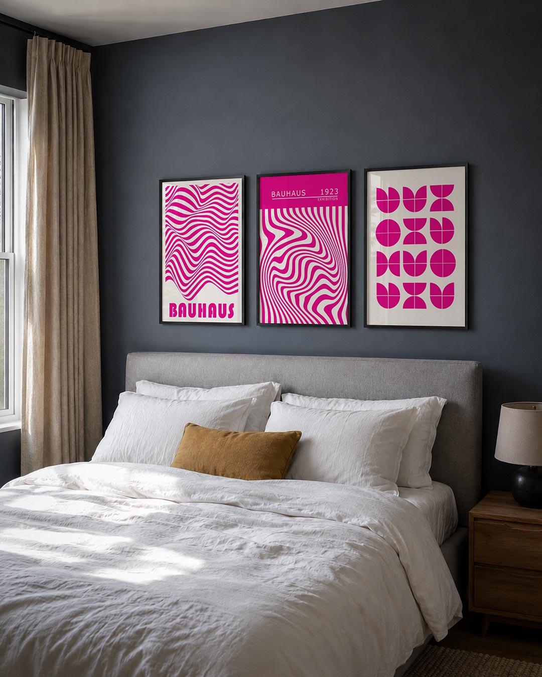 Golvend lijnenspel posterset – detailweergave – deze posterset in drie delen toont vloeiende roze lijnen