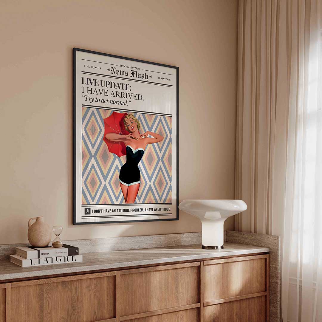 Vrolijke vrouw met paraplu – kleurrijke Pop Art poster in staand formaat