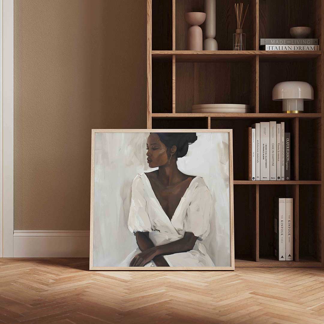 Vrouw in witte jurk – vierkante design wanddecoratie van WallArtistic