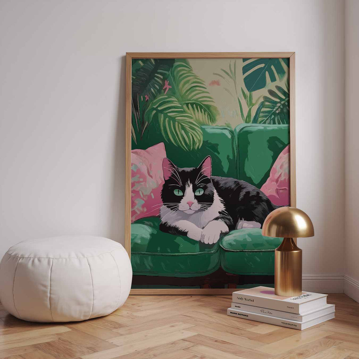 Tropische Kat Op Een Groene Bank – dieren poster in staand formaat