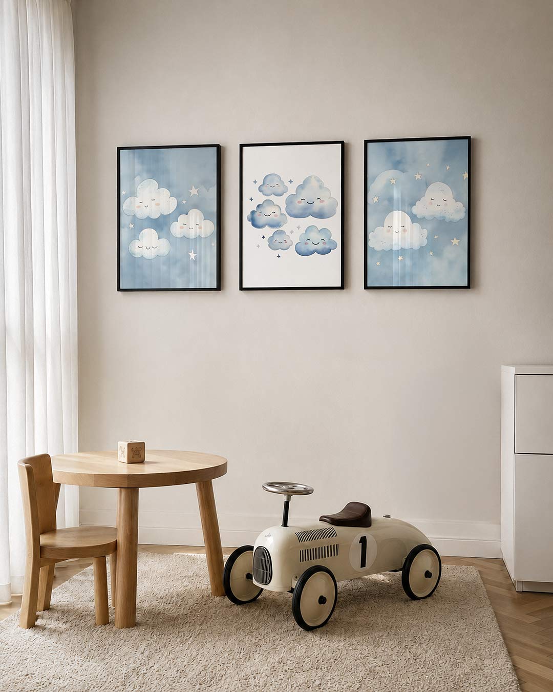 Dromerige wolkenhemel posterset – tweede productweergave – deze posterset toont schattige wolken met glimlachjes en