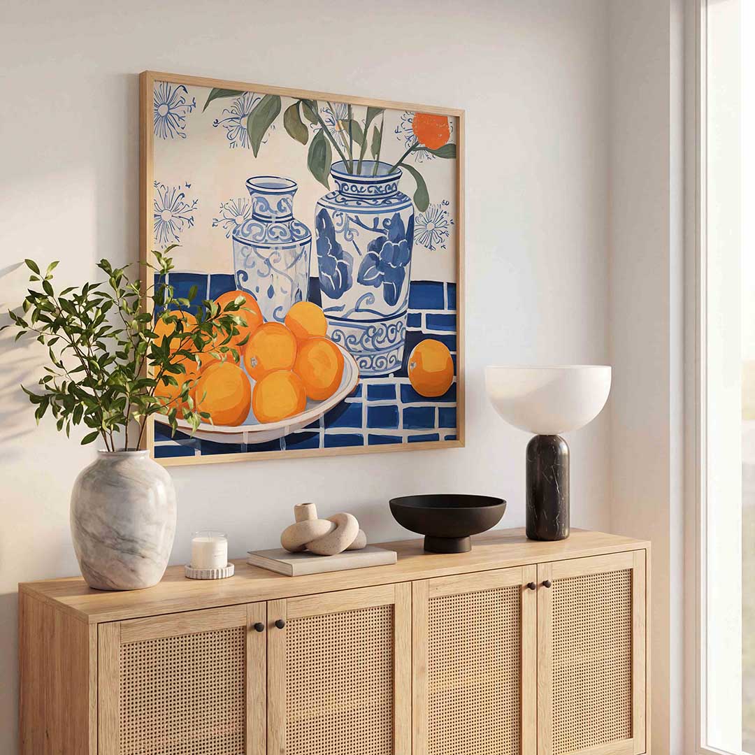 Blauwe vazen en sinaasappels – bloemen wandkunst als vierkante poster