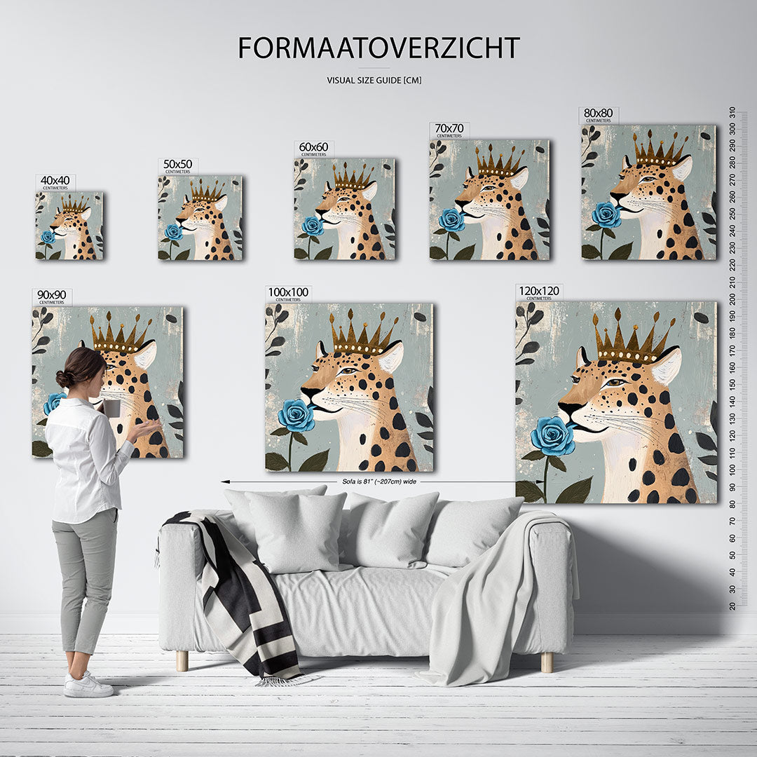 Majestueuze luipaard kunstwerk – dit kunstwerk toont een luipaard met een gouden kroon en een blauwe roos in zijn bek, tegen