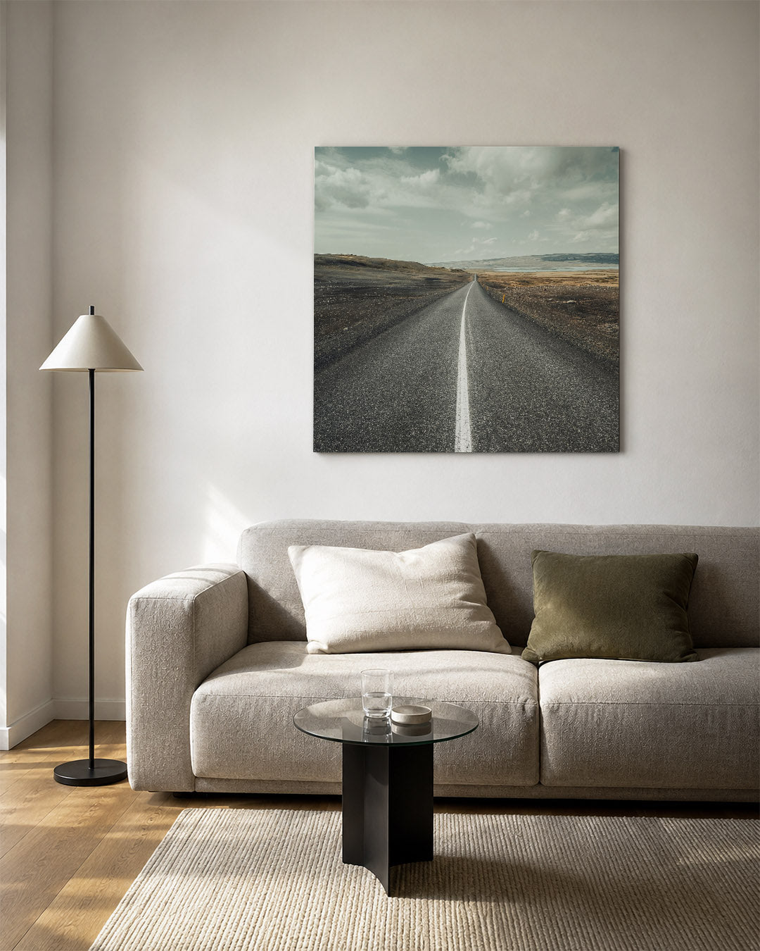 Eindeloze weg kunstwerk – vierkante wanddecoratie – deze kunstwerk toont een lange, rechte weg die zich uitstrekt naar de