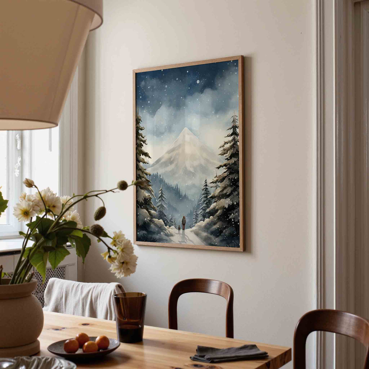 Wandeling in besneeuwd bos – kerstposter in staand formaat