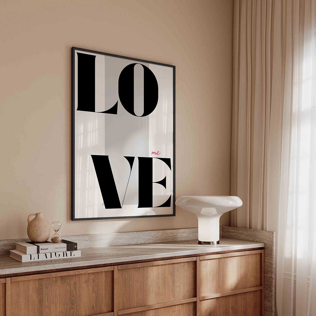 Love me – kleurrijke Pop Art poster in staand formaat