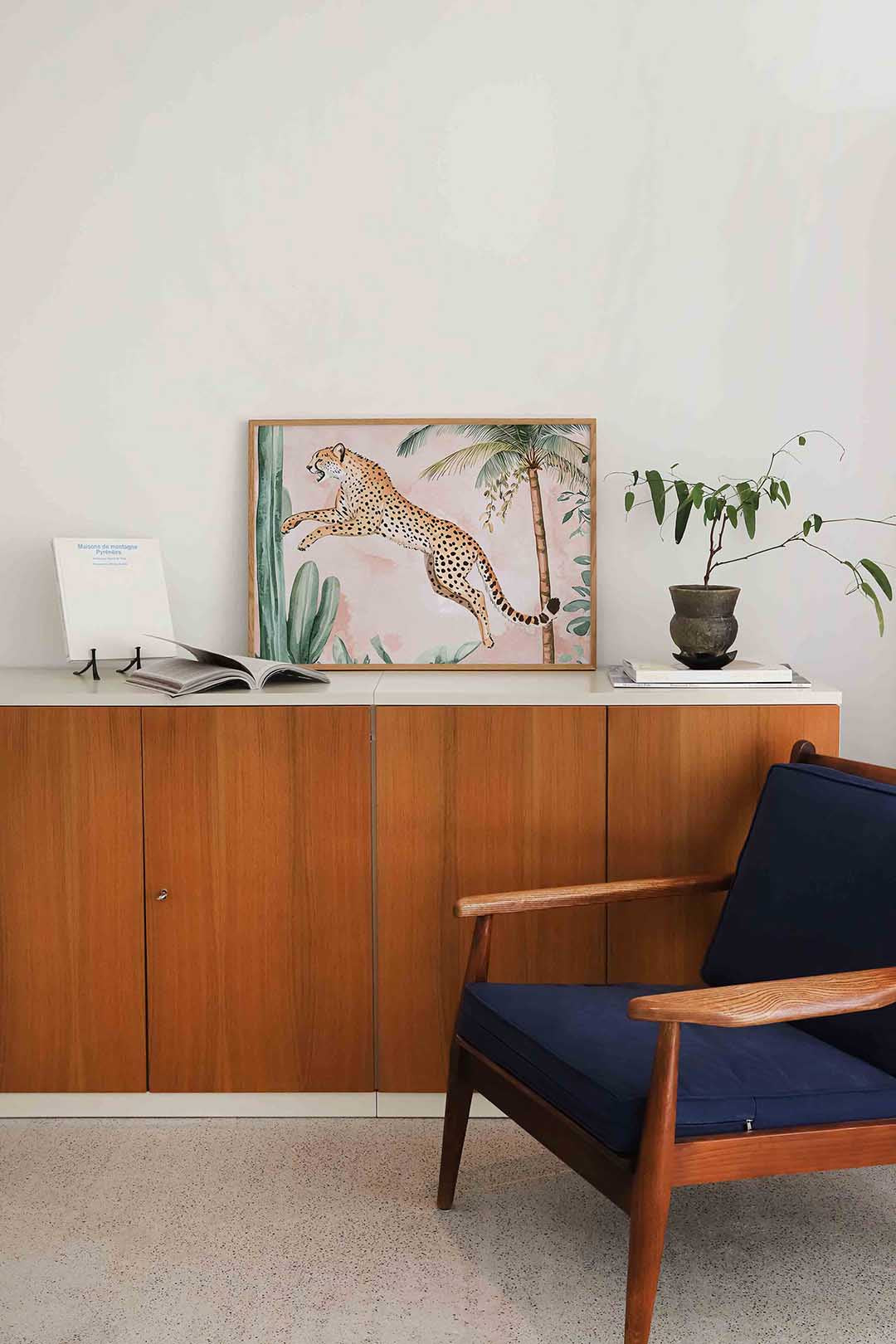 Springende cheetah – liggende dieren wanddecoratie van WallArtistic